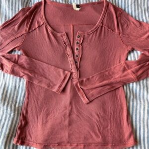 Free People ribbed long-sleeve henley top. Snaps on front.